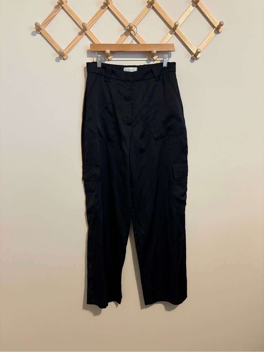 Abercrombie Black Satin Wide Leg Cargo Pants size 10